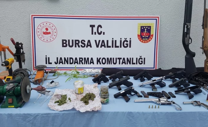Bursa'da jandarmadan silah ve uyuşturucu operasyonu!
