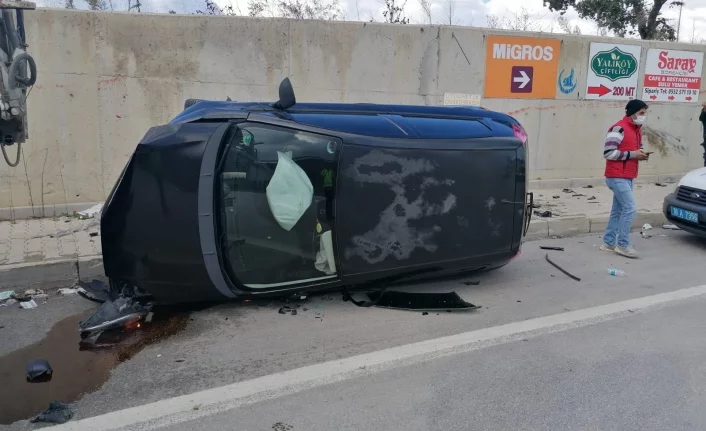 Bursa'da kadın sürücü kaygan yolda takla attı!
