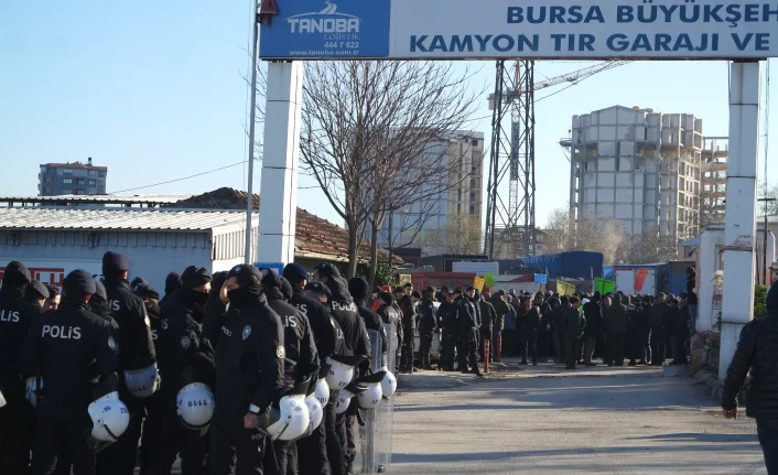 Bursa'da kamyoncular kontak kapattı