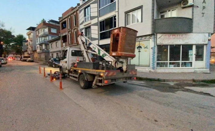 Bursa'da kamyonetin altında kalan sürücü ağır yaralandı