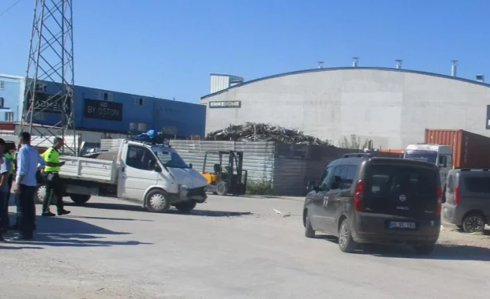 Bursa'da kamyonetle hafif ticari araç çarpıştı: 2 yaralı