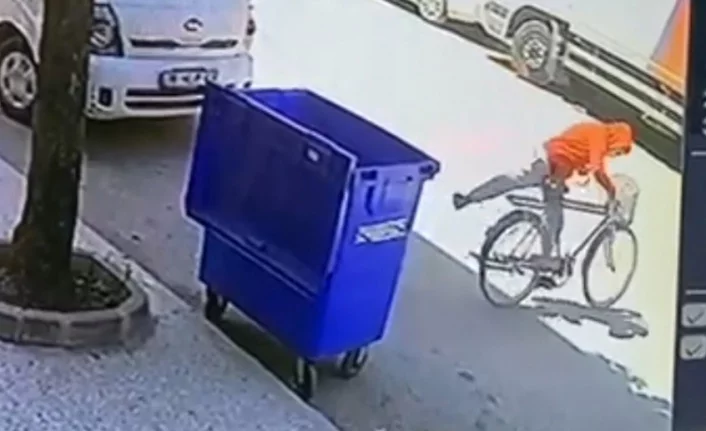 Bursa'da kapüşonlu bisiklet hırsızı kamerada