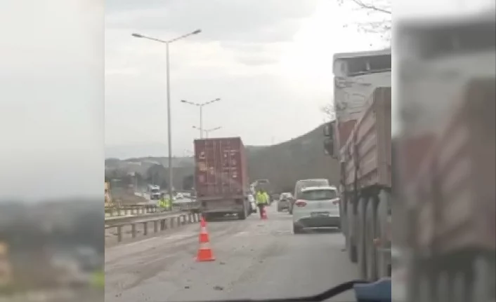 Bursa'da karayolunda tırın kaza anları kamerada