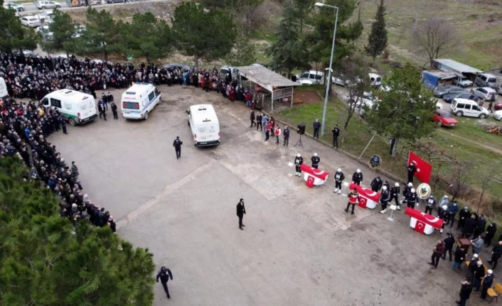 Bursa'da kazada ölen itfaiye erleri için memleketlerinde de tören düzenlendi