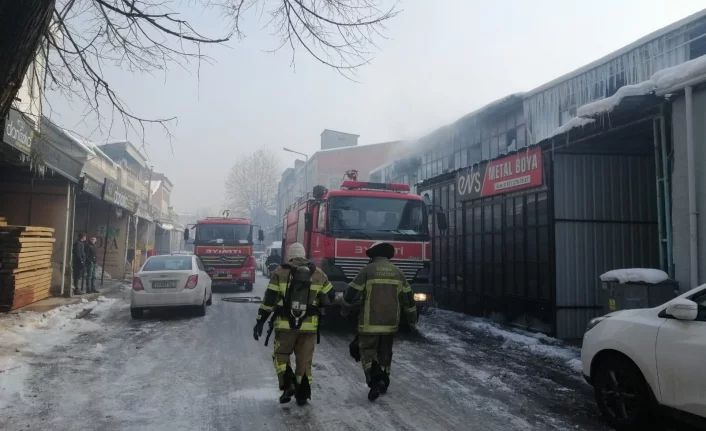 Bursa'da kereste fabrikasında yangın