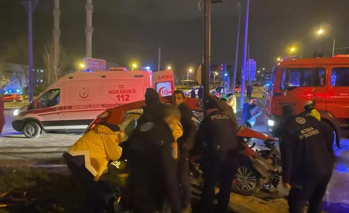 Bursa'da kırmızı ışık faciası: 3 ölü... Kaza anı kamerada