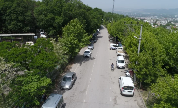 Bursa'da kısıtlama öncesi kilometrelerce su kuyruğu