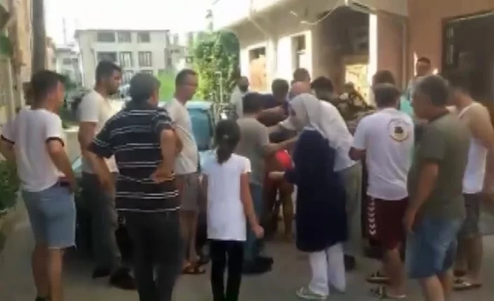Bursa'da kız çocuğuna sandalye ile saldıran hırsıza meydan dayağı
