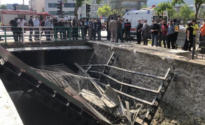 Bursa'da köprüdeki inşaat çöktü: 3 yaralı