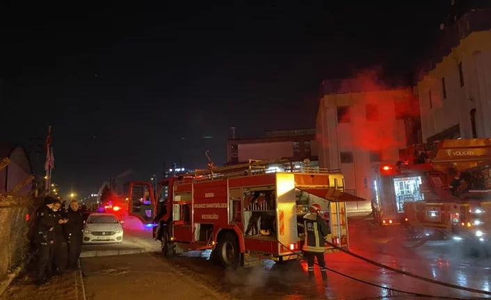 Bursa'da korkutan yangın 5 saat sonra kontrol altına alındı