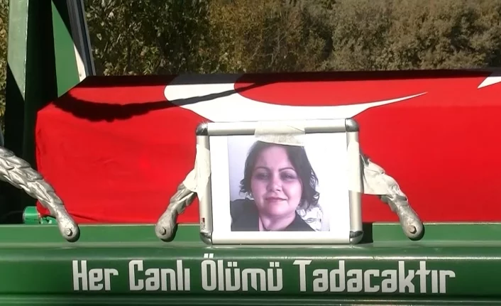 Bursa'da koronadan ölen hemşire gözyaşlarıyla uğurlandı!