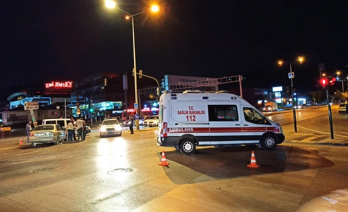Bursa'da koronavirüs şüphelisi anne ve bebeği taşıyan ambulans kaza yaptı!