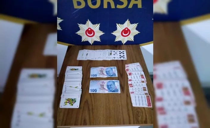 Bursa'da kumarbazlara suçüstü baskın : 10 kişiye işlem yapıldı
