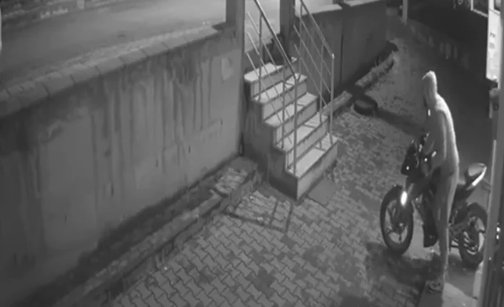Bursa'da lüks motosiklet hırsızı kamerada!