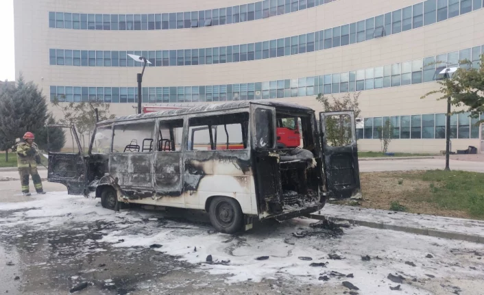 Bursa'da minibüste yatan hasta yakınları ölümden döndü