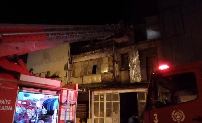 Bursa'da mobilya sanayi bölgesinde korkutan yangın
