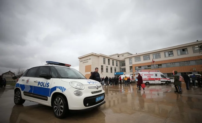 Bursa'da okulda gaz paniği: 30 öğrenci hastaneye kaldırıldı