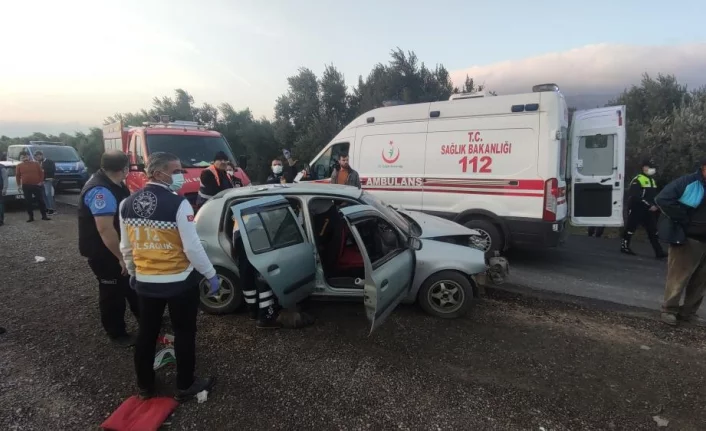 Bursa'da önündeki kazadan dolayı yavaşlayan minibüse otomobil çarptı: 7 yaralı
