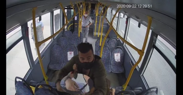 Bursa'da otobüste maske tartışmasında kan aktı!