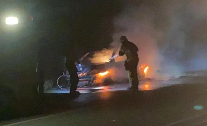 Bursa'da otomobil alev alev yandı
