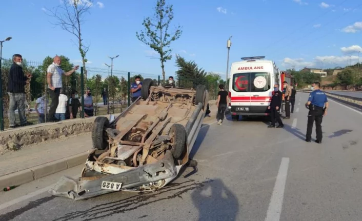 Bursa'da otomobil duvara çarpıp takla attı: 1 yaralı
