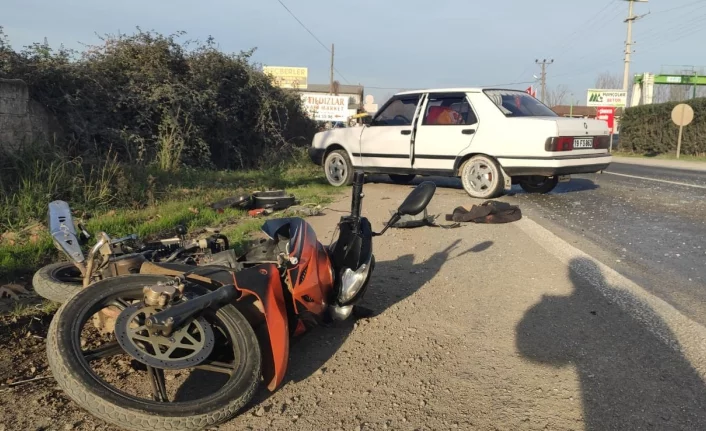 Bursa'da otomobilin çarptığı motosiklet metrelerce fırladı