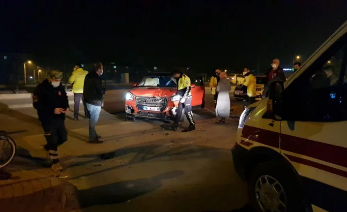 Bursa'da otomobille çarpışan motosiklet sürücüsü ağır yaralandı!