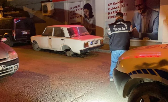 Bursa'da park halindeki aracın lastiğini söküp kendi aracına taktı