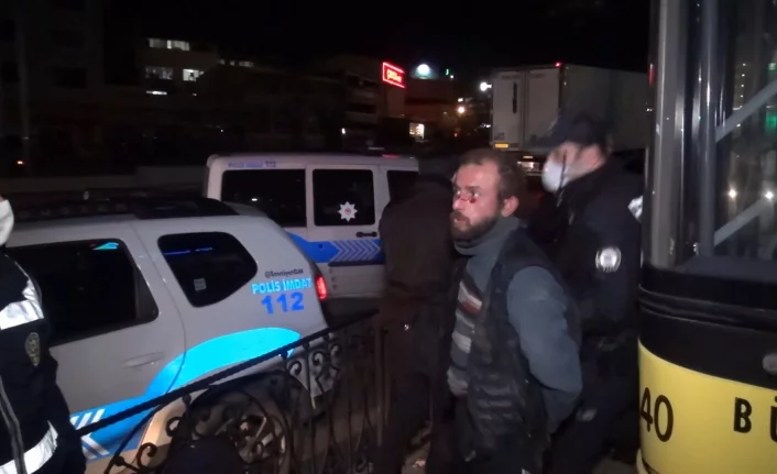 Bursa'da polise bıçaklı saldırı