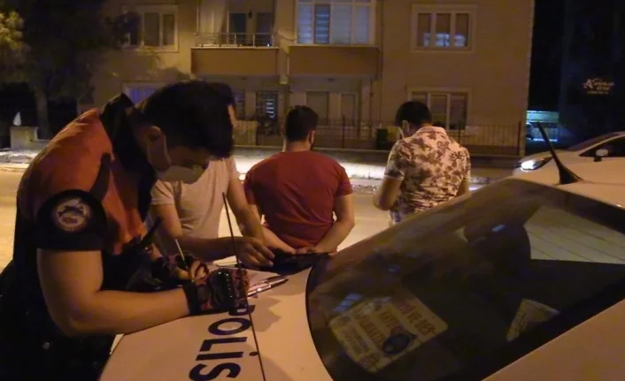 Bursa'da polise boş kağıdı izin belgesi olarak gösterdiler, cezayı yediler