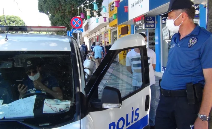 Bursa'da polisten anonslu korona uyarısı