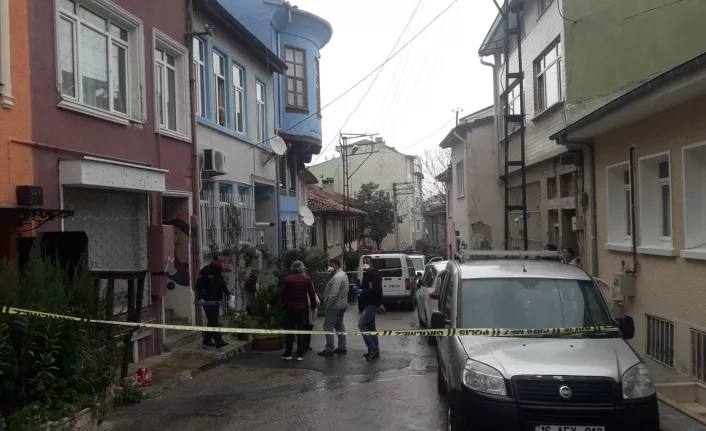 Bursa'da psikolojik sorunları olan genç babasını bıçakladı