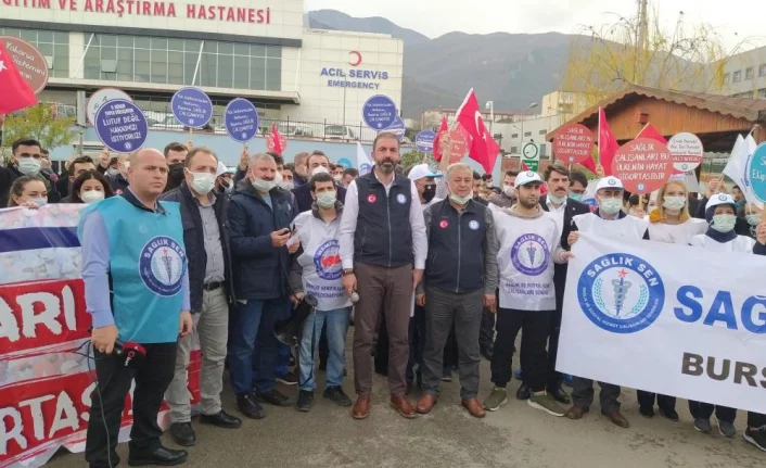 Bursa'da sağlık çalışanları iş bıraktı