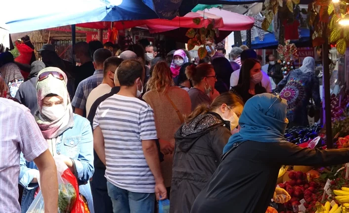 Bursa'da semt pazarlarında adım atacak yer kalmadı