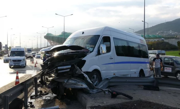 Bursa'da servis minibüsü kaza yaptı: 6 işçi yaralı