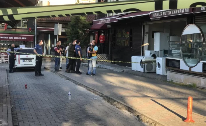 Bursa'da sevgilisine mesaj atan kişiyi durakta vurdu
