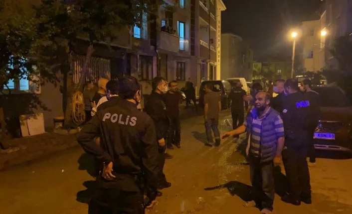 Bursa'da sıcak dakikalar...Kısıtlamaya uymayan şahıslar kendilerini uyaran polise saldırdı