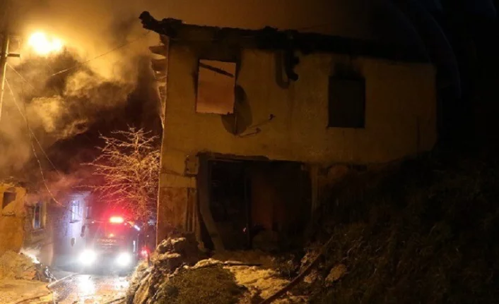 Bursa'da Sobayı yakmak isterken evi yaktı
