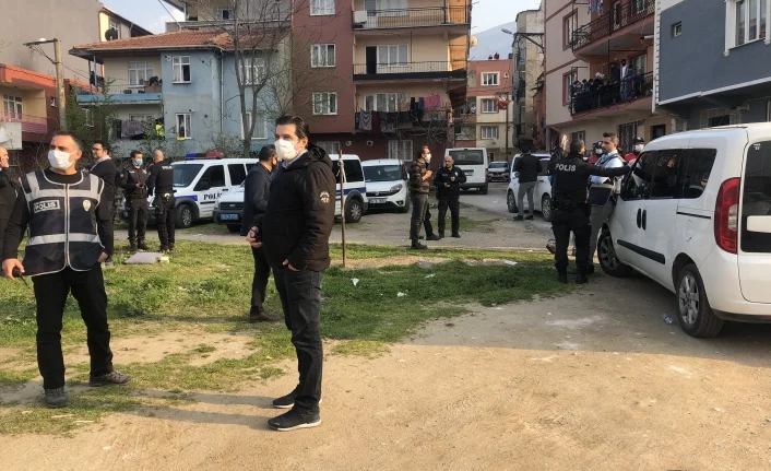 Bursa'da sokağa çıkma yasağını delip polise saldırdılar!