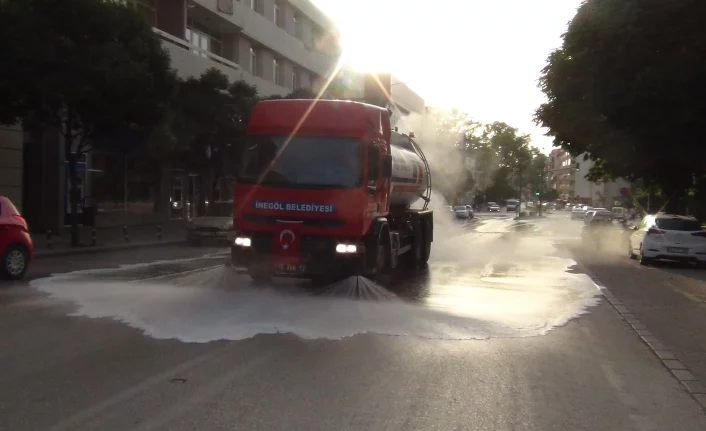 Bursa'da sokaklar gül suyu ile yıkandı