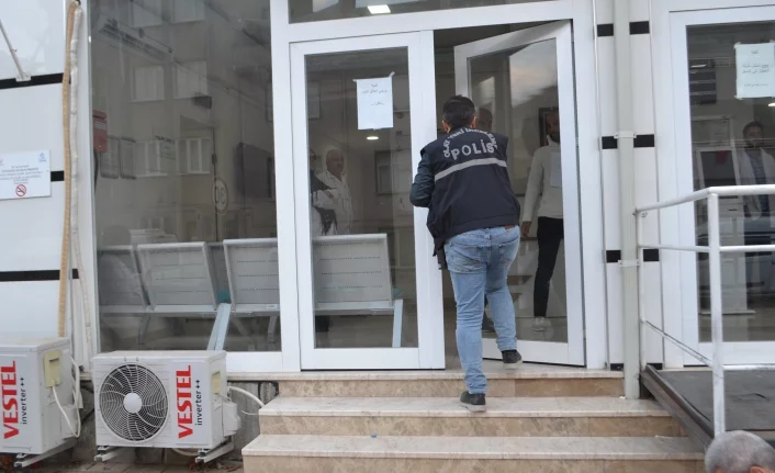 Bursa'da Suriyelilerin sağlık merkezini soydular