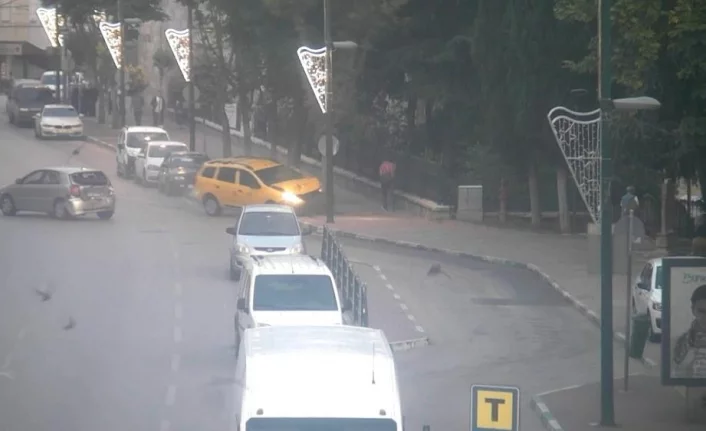 Bursa'da sürücülerin yaptığı ihlaller sonucu meydana gelen kazalar kameralara yansıdı