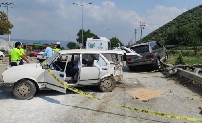 Bursa'da sürücünün araçtan fırlayıp öldüğü kaza güvenlik kamerasında