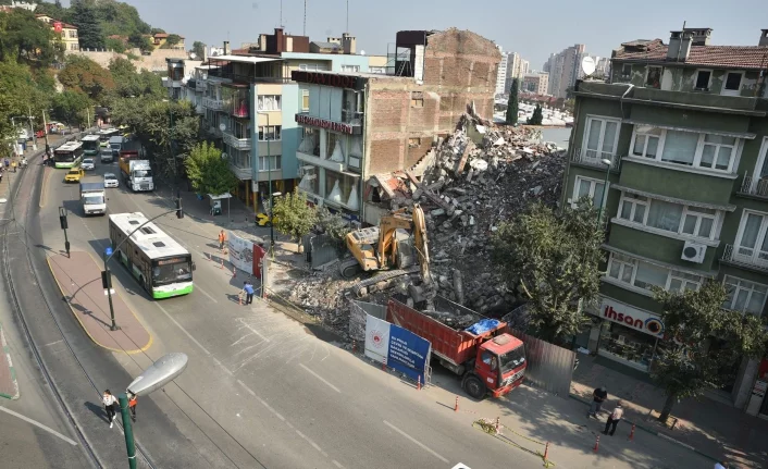 Bursa'da tarih için yıkımlar devam ediyor!