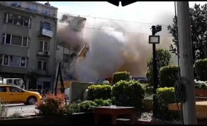 Bursa'da tarihi dönüşüm için 6 katlı bina böyle yıkıldı!