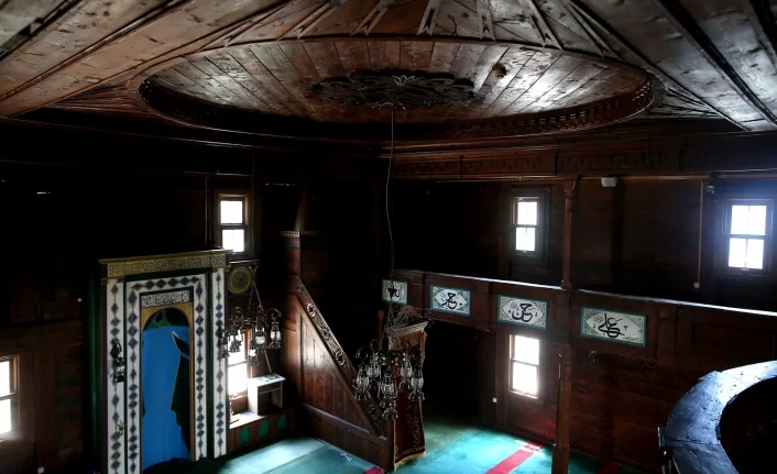 Bursa'da tek çivi çakılmadan yapılan cami 136 yıldır ibadete açık