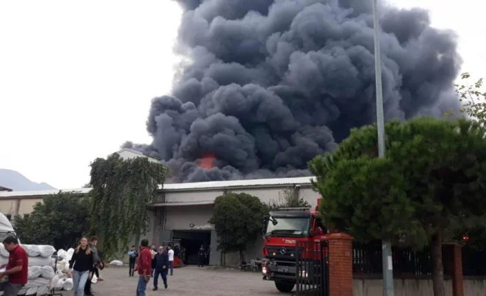 Bursa'da tekstil fabrikasında büyük yangın