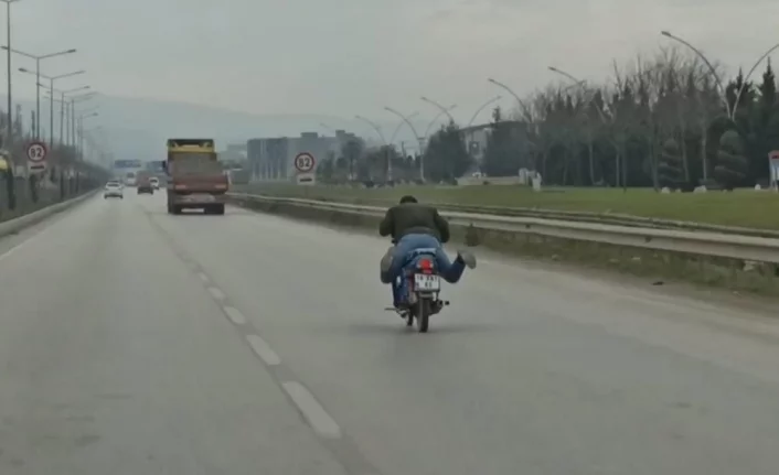 Bursa'da trafiği tehlikeye sokan motosikletliye ceza yağdı