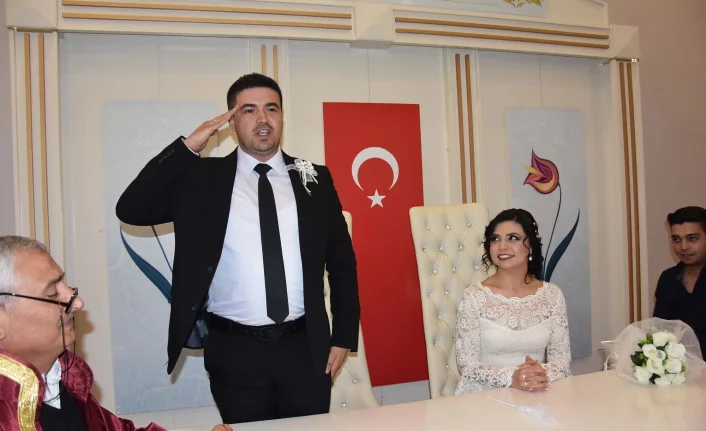 Bursa'da Uzman Çavuş, asker selamıyla 'evet' dedi