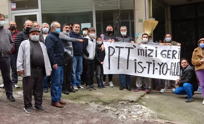 Bursa'da vatandaşlar PTT binası önünde eylem yaptı